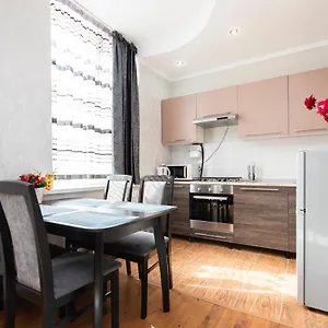 https://comfortable-apartment-in-the-golden-square.hotels-of-almaty.com